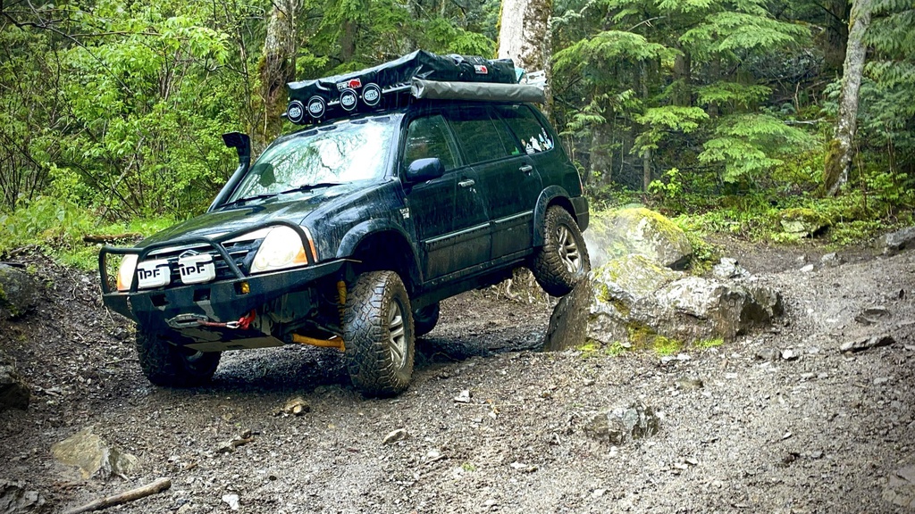 Suzuki Grand Vitara High XL-7 Clearance Front Bumper Kit